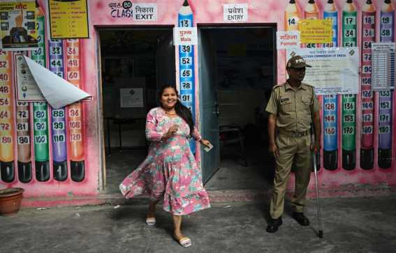 الهند تبدأ انتخابات عامة يرجح فوز مودي فيها