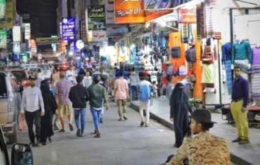 يمنيون يسقطون في فخ الديون.. ومساعدات رمضان لا تغيثهم