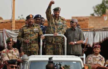 السودان: البرهان يقيل وزير الخارجية ومسؤولين محليين