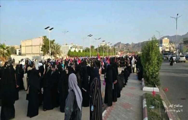 النساء يتقدّمن المشهد اليمني: توسع "ثورة النسوان" من عدن إلى لحج وأبين