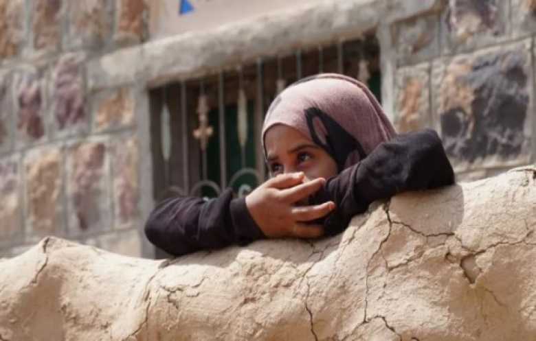 الجارديان تسلط الضوء على النازحين المنسيين باليمن ومعاناتهم من الجوع