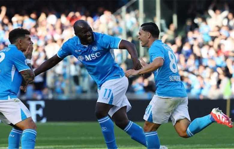 «الدوري الإيطالي»: نابولي يتقدم للقمة بفوز صعب على جنوى