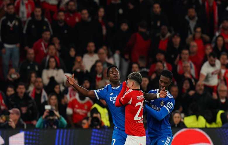 "يويفا" يوقف لاعب بنفيكا مؤقتاً بسبب قضية فينيسيوس.. والتحقيق مستمرّ
