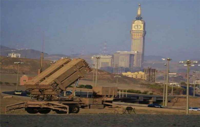 اتهام الحوثيين بمحاولة استهداف مكة وتلغيم باب المندب