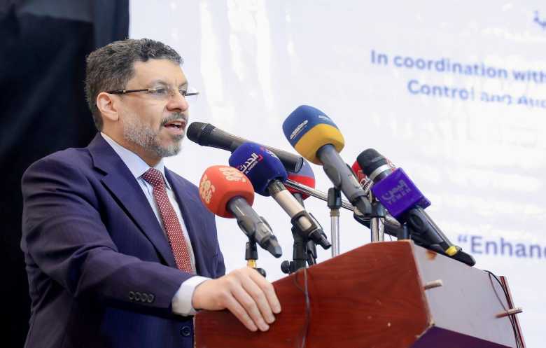 رئيس الحكومة اليمنية يتمسك بنهج مكافحة الفساد ويرفض التأجيل