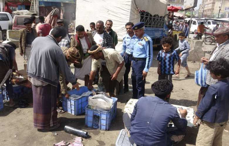 مقاطعة البضائع الأميركية... ذريعة حوثية لابتزاز التجار