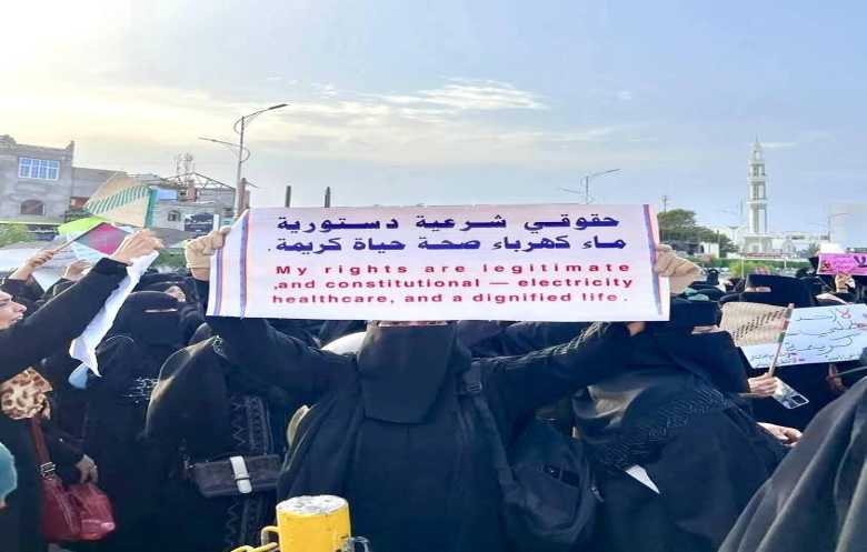 مجلس الوزراء اليمني يعد بحلول جذرية لتوفير الخدمات وإنقاذ العملة