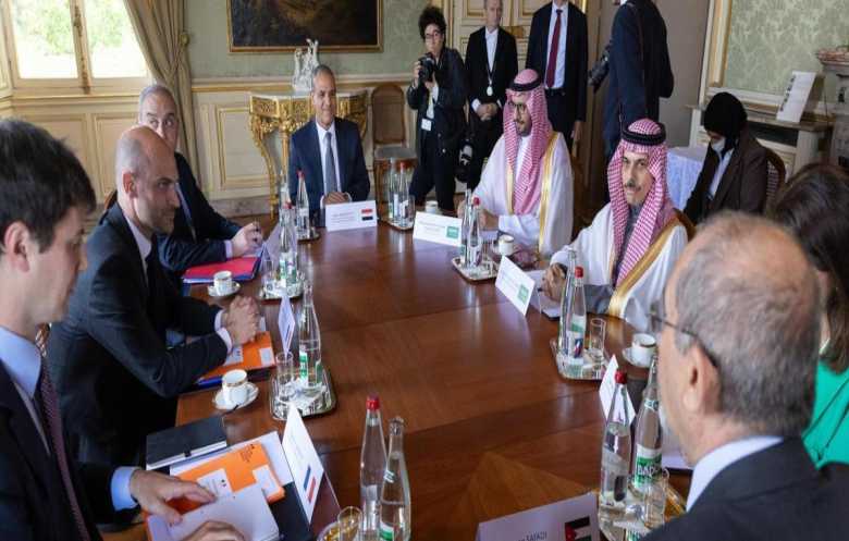 بمشاركة السعودية.. مساعٍ عربية فرنسية لوقف حرب غزة