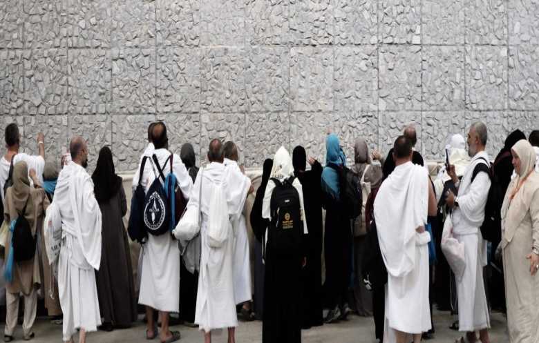 1.7 مليون حاج يبدؤون رمي جمرة العقبة في أول أيام النحر