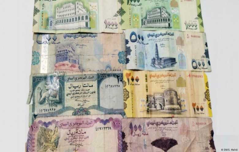 الريال اليمني يتراجع لأدنى مستوى في تاريخه أمام العملات الأجنبية