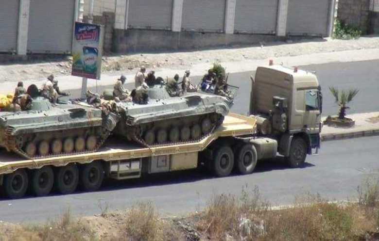 الحوثيون يعززون جبهاتهم بمقاتلين ومعدات عسكرية في 3 محافظات