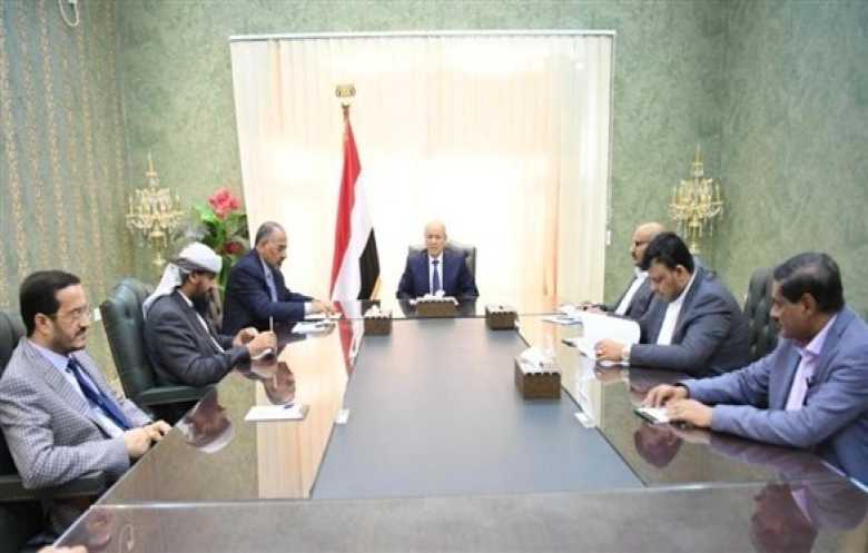 خلافات المجلس الرئاسي اليمني تخرج إلى العلن