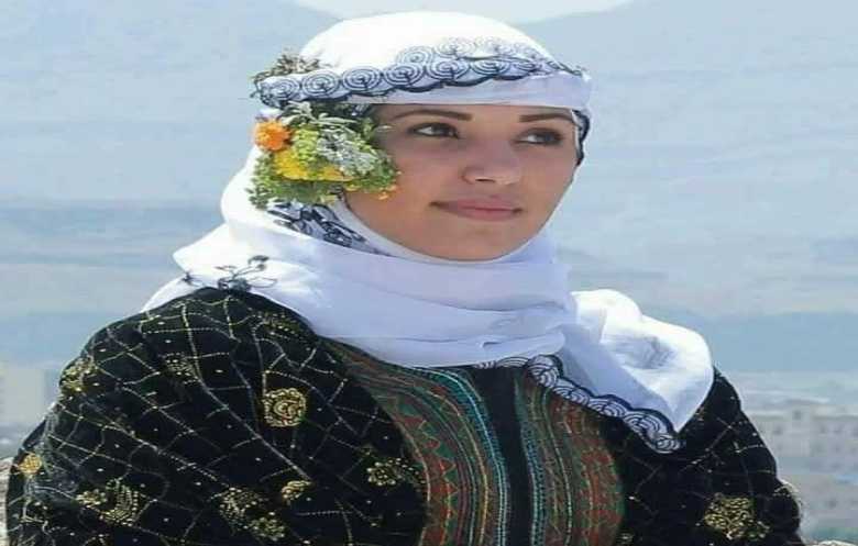 "المشاقر"... زهرة الجمال والمقاومة في وجه الحرب والحداثة