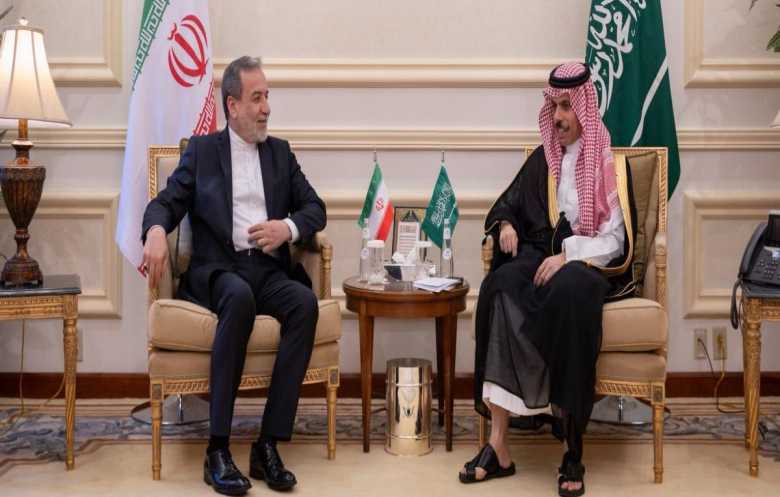 وزيرا خارجية السعودية وإيران يناقشان جهود تحقيق استقرار المنطقة