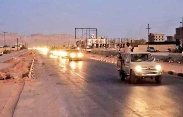 على حدود عُمان.. اعتقال شيخ موالٍ للحوثيين يشعل التوتر في المهرة