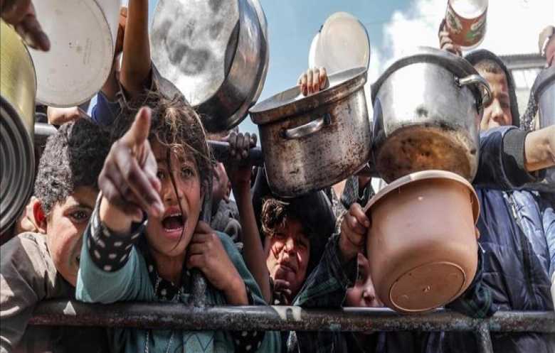 "إسرائيل" تقتل الفلسطينيين جوعاً.. أطفال يحتضرون بصمت في غزة