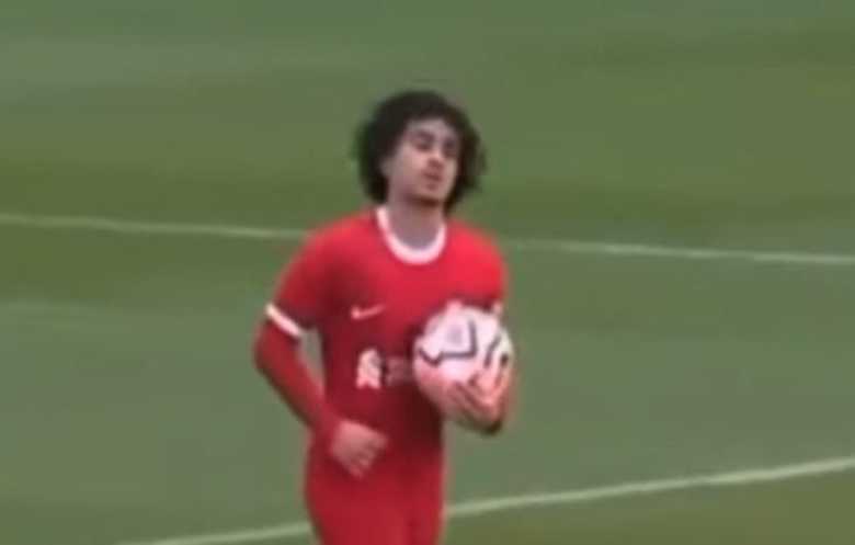 ليفربول يوقع عقدا احترافيا مع المصري الشاب كريم أحمد