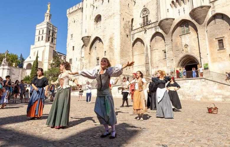 اللغة العربية وفلسطين جذوتا مهرجان أفينيون