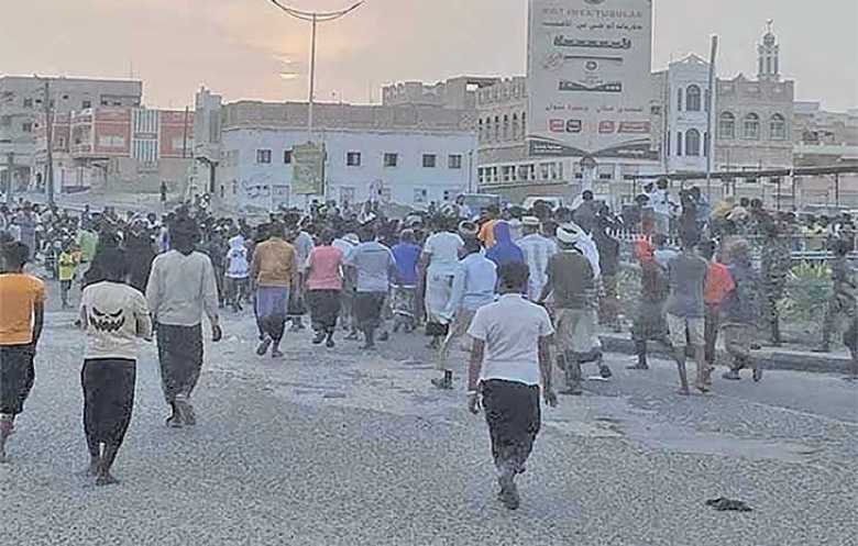 تواصل الاحتجاجات والأحزاب تطالب بتدخل عاجل لـ«إنقاد حضرموت من الانهيار »