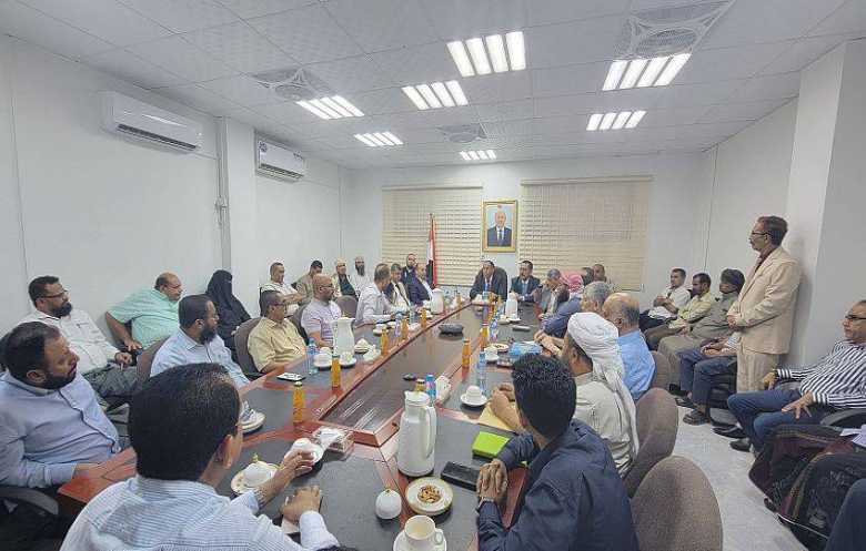 الحكومة اليمنية تقود حراكاً متسارعاً لتعزيز التعافي الاقتصادي