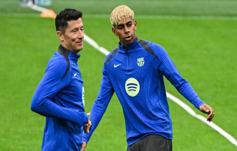 "يويفا" يعاقب يامال وليفاندوفسكي وفليك بسبب مباراة إنتر ميلان