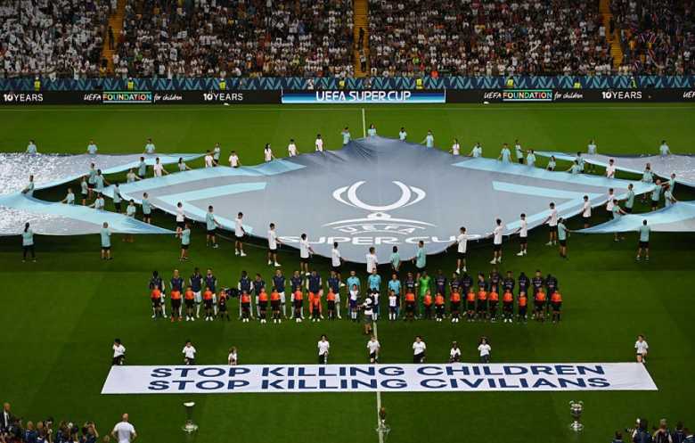 "يويفا" يرفع صوت غزة في السوبر الأوروبي: أوقفوا قتل الأطفال والمدنيين