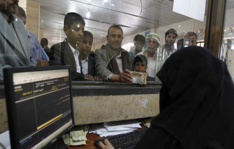 تضارب القرارات بين فرعي البنك المركزي اليمني