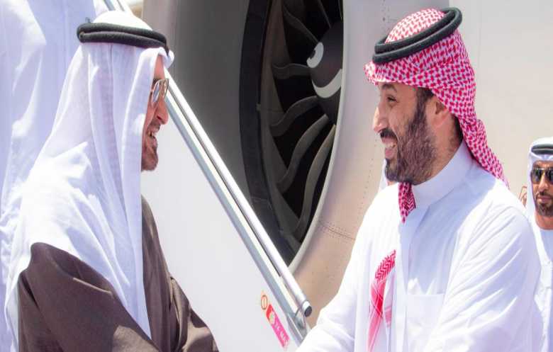 الرئيس الإماراتي يصل للرياض ويلتقي ولي العهد السعودي