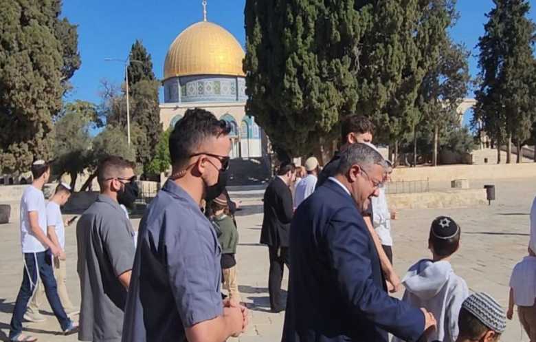 بن غفير يقتحم المسجد الأقصى على رأس مستوطنين "مصلياً للنصر"