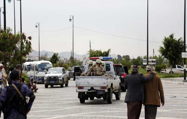 الحوثيون يفرجون عن 11 موظفاً في منظمات دولية ويواصلون اختطاف آخرين