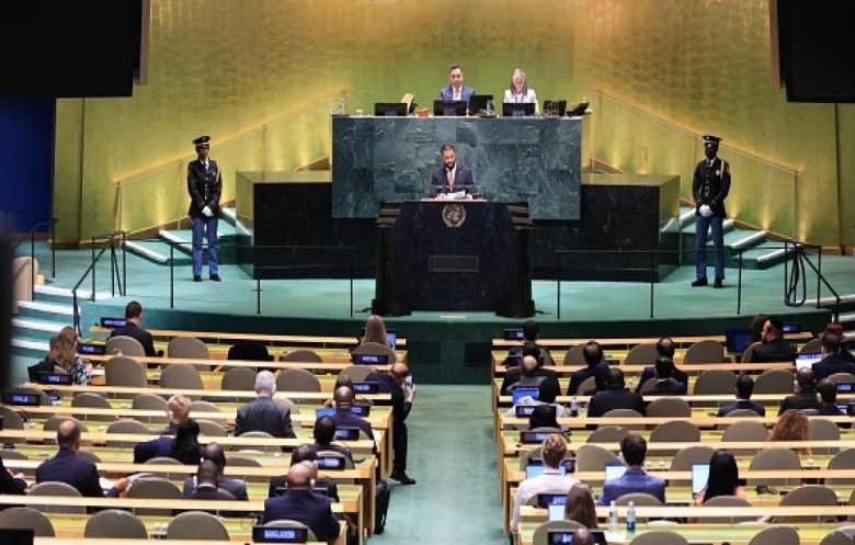 مجلس الأمن يرفع العقوبات عن الشرع ووزير الداخلية السوري