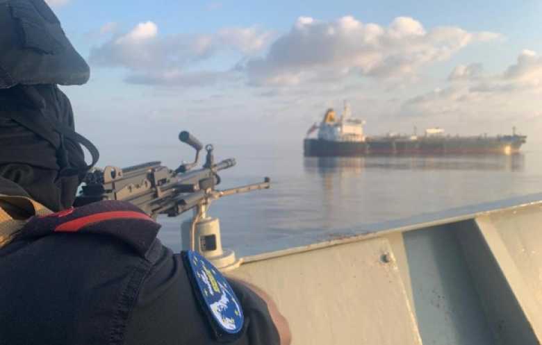 عدم الاستقرار في اليمن يؤجج القرصنة ويثير القلق بأحد أكثر ممرات الشحن 