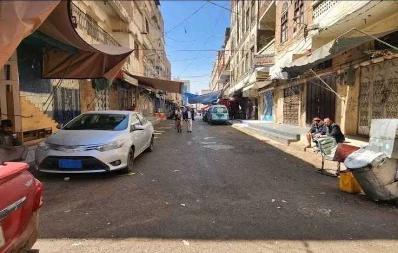 الحوثيون يهددون تجار الأقمشة بمزيد من الجبايات رداً على إضرابهم