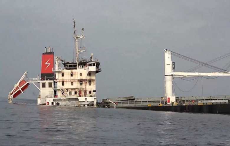 الحوثيون يفرجون عن طاقم سفينة "إتيرنيتي سي" بوساطة عُمانية