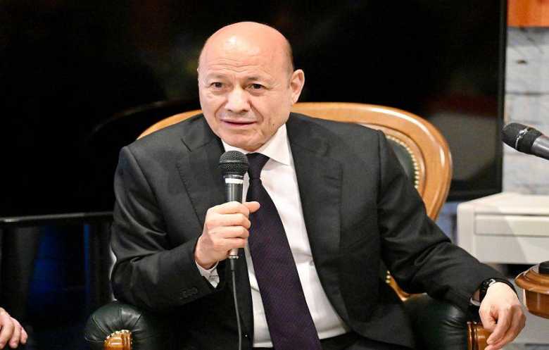 العليمي يُحذّر من تقويض وحدة القرار السيادي للدولة