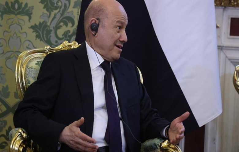 العليمي يرفض "تقويض سلطات الدولة" وأنصار الانتقالي يعتصمون في حضرموت 