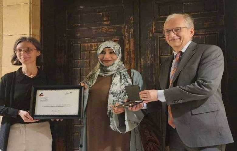 فتحية المعمري تفوز بالجائزة الفرنسية الالمانية لحقوق الانسان