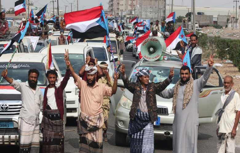 وزارات يمنية ترفض بيانات «الانتقالي» وتؤكد التزامها بإعلان نقل السلطة