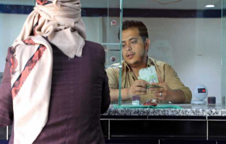 قلق من عودة الريال اليمني إلى مسار الهبوط