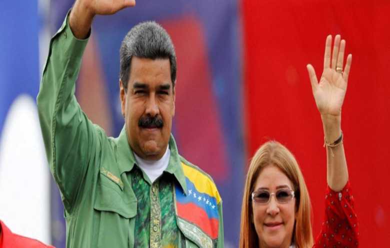 الذكاء الاصطناعي يشرح لغز اعتقال مادورو وزوجته في كراكاس