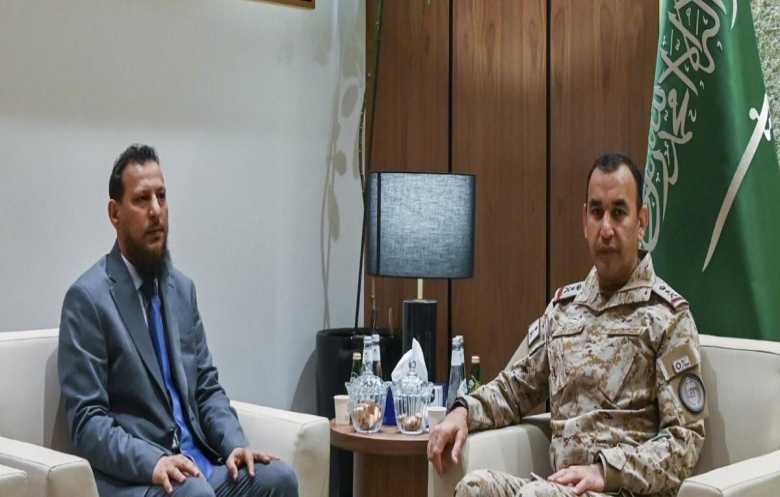  قائد القوات المشتركة يبحث مع محافظ عدن الأوضاع الأمنية