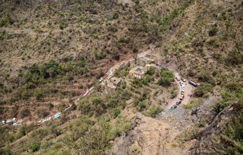 مخاطر طريق العرقوب تعود للواجهة بعد حادث احتراق باص سياح