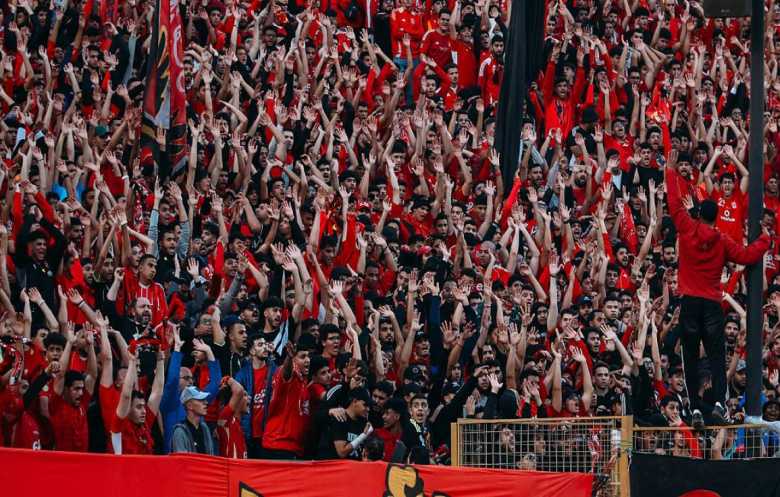 الكاف يفتح تحقيقاً رسمياً في أحداث الأهلي المصري والجيش المغربي