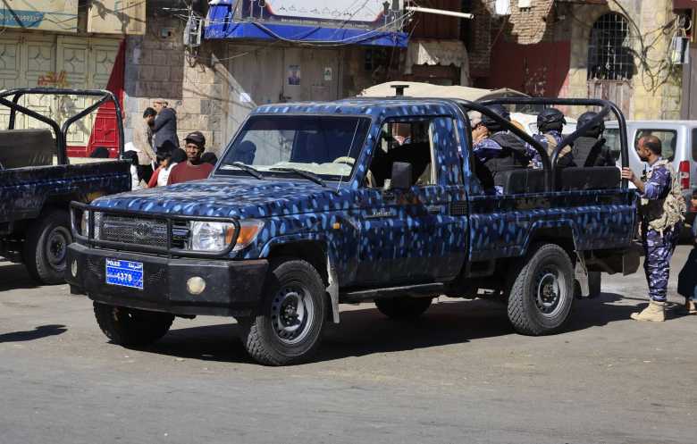 فلتان أمني وحملات عسكرية حوثية لفرض النفوذ ونهب الممتلكات