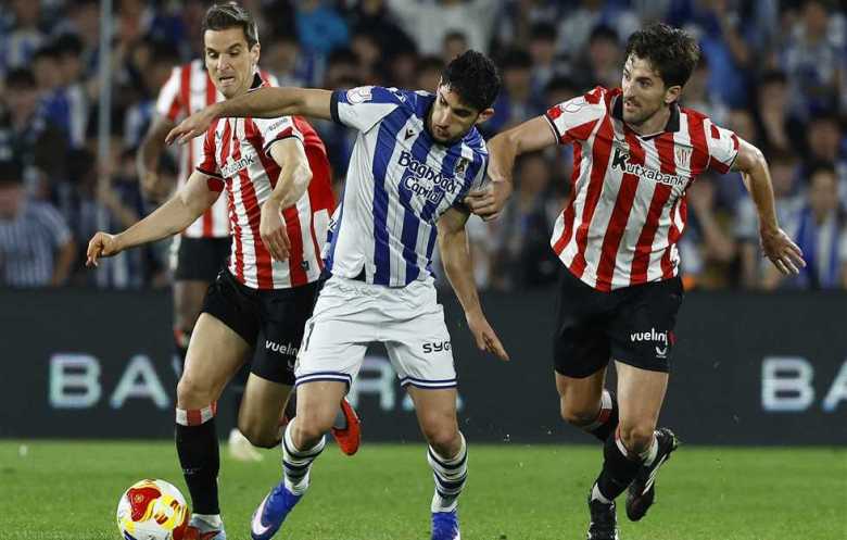 أتلتيكو يتأهب لنهائي الكأس بفوز مثير على سوسيداد