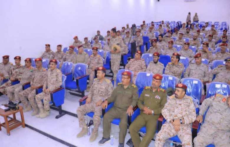 إجراءات حكومية لتوحيد التشكيلات الأمنية وتعزيز القرار الإداري