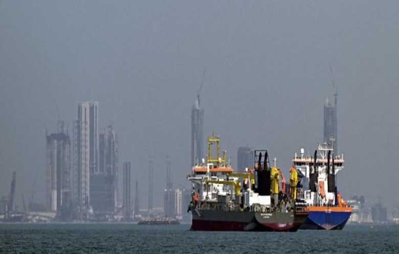 آلاف السفن محاصرة.. الملاحة الخليجية تحت وطأة الحرب الإقليمية