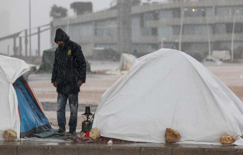 لبنان منقسم على نفسه... حرب وتهجير وغليان اجتماعي وطائفي