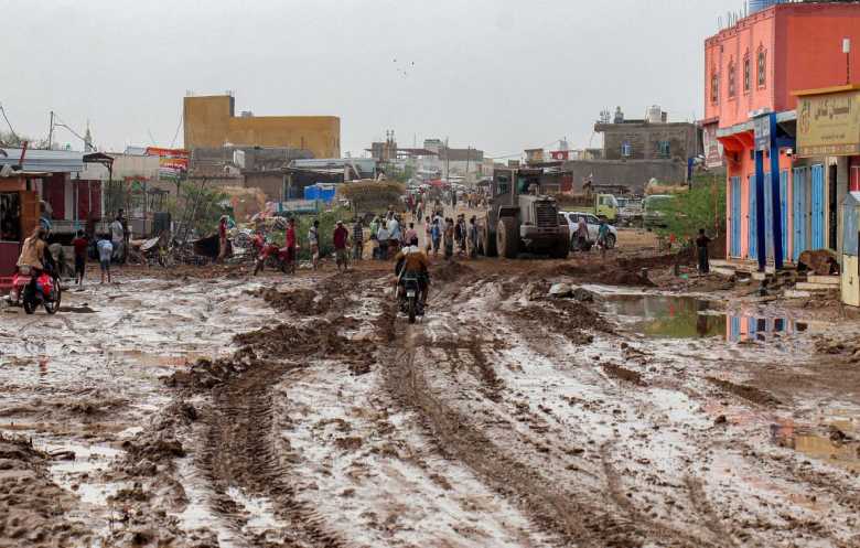  ارتفاع ضحايا السيول في الساحل الغربي اليمني إلى 17 قتيلاً