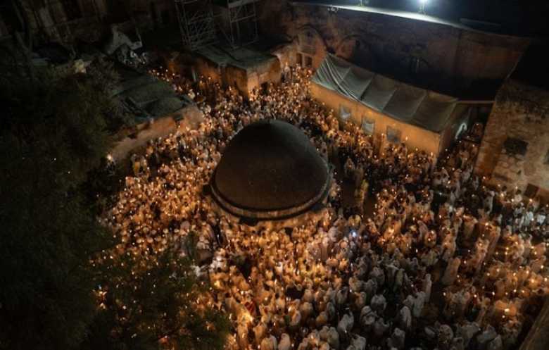 كنائس فلسطين تتحدى قيود إسرائيل وتحيي “سبت النور”